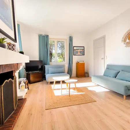 Zigzag House Sleeps 4 *