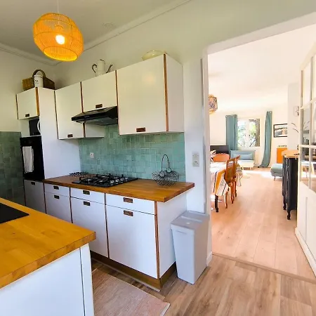 Zigzag House Sleeps 4 *